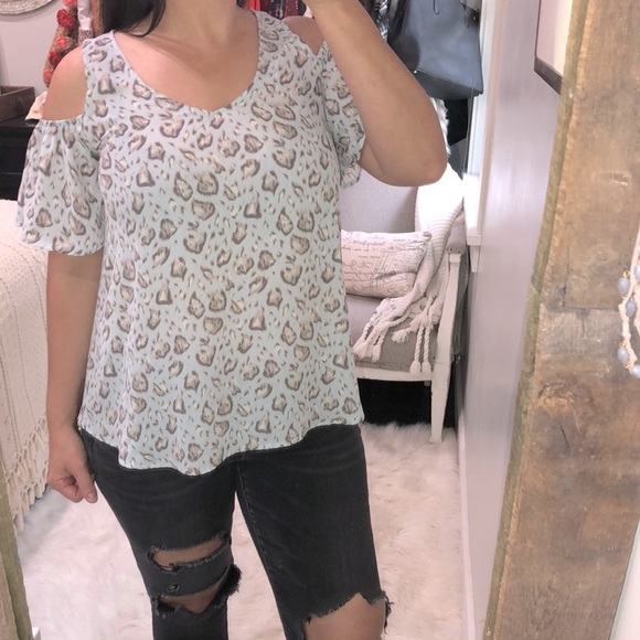 By Together small blue leopard cold shoulder top - Picture 1 of 4